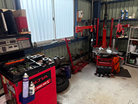 21�C���`�őΉ��\�ȃ^�C���`�F���W���[�E�o�����T�[����